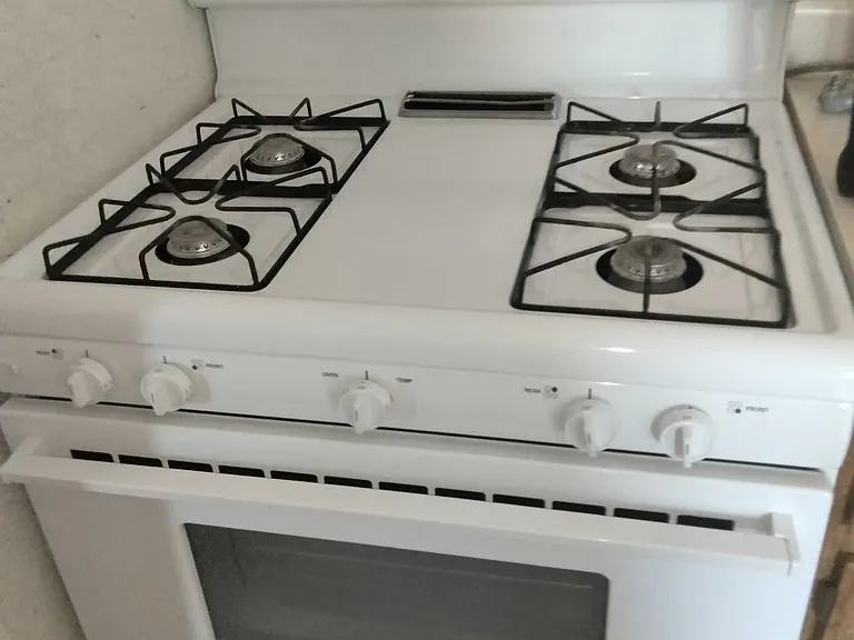 Lakeland Apartments — Photo 9