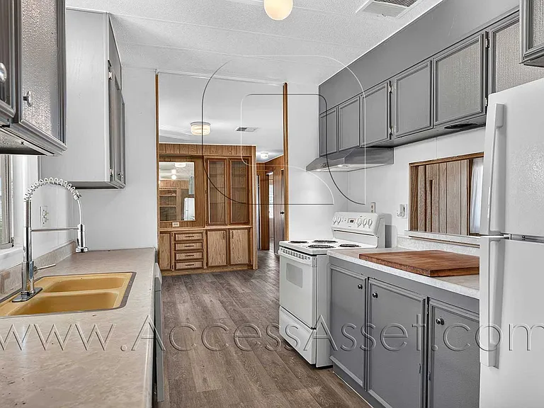 16450 Monterey St — Photo 2