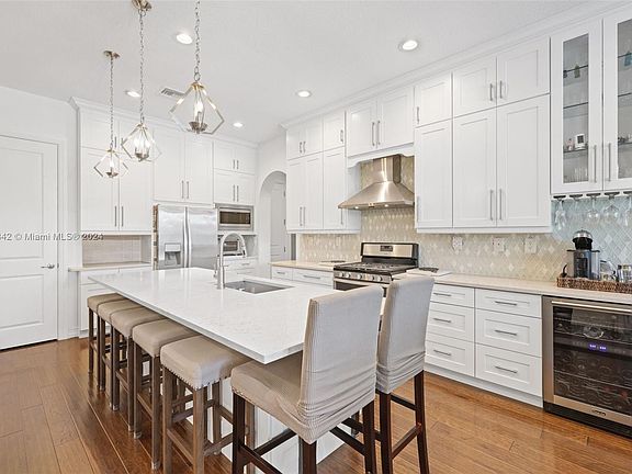 5th image of 11016 Meridian Dr N