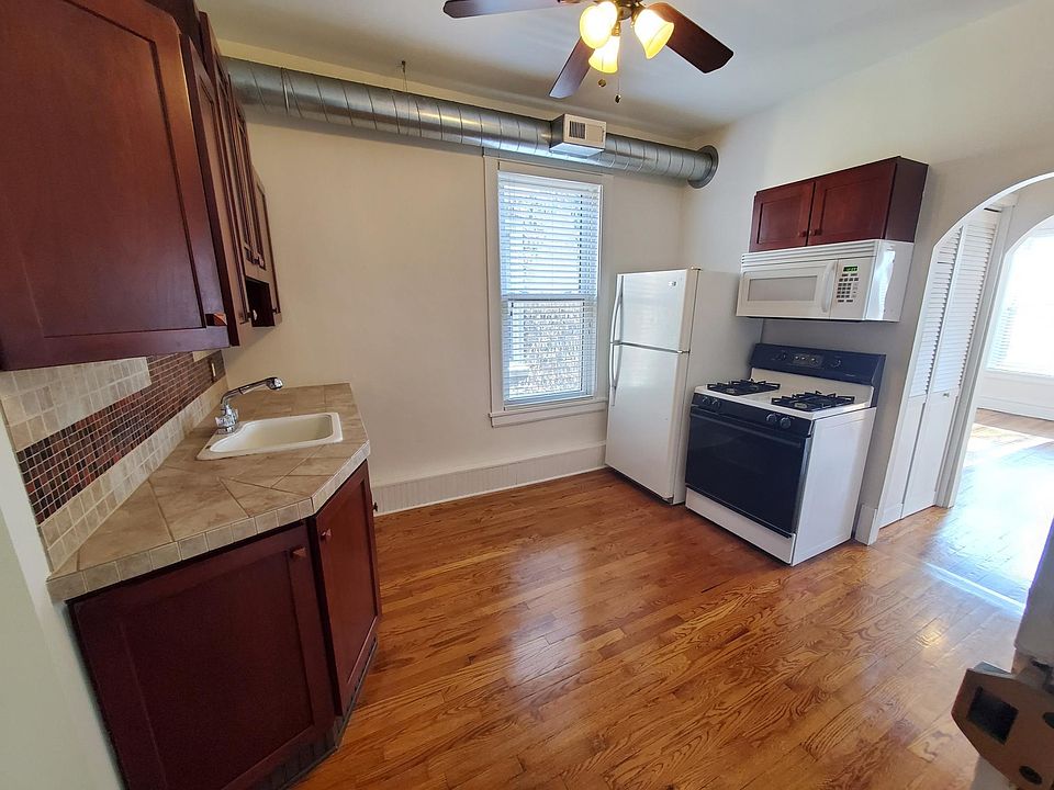 1st image of 4940 W Hutchinson St #2F