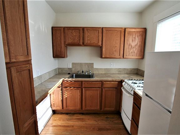 5th image of 810 E 12th Ave
