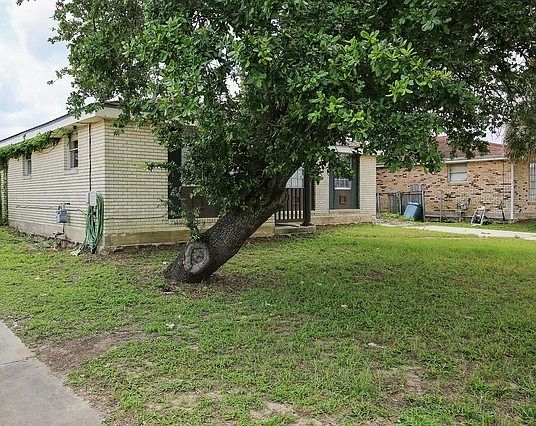 3rd image of 13135 Chateau Ct