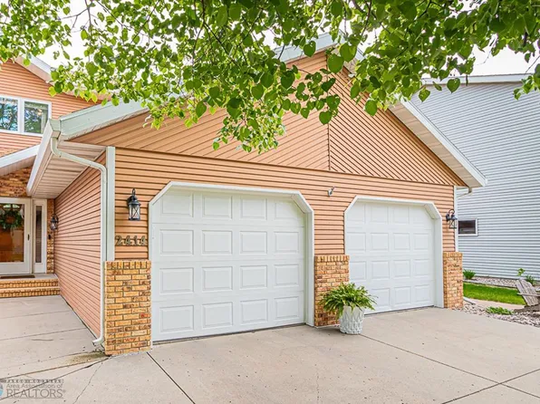 2414 26th St S, Fargo, ND 58103