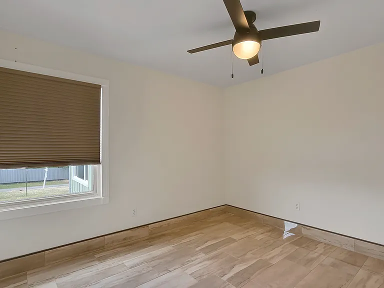 203 Tennessee Ln — Photo 16