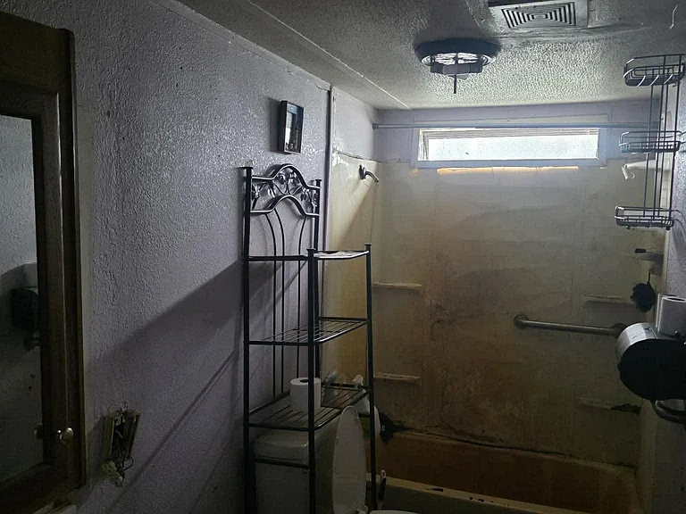 1723 Carter St — Photo 13