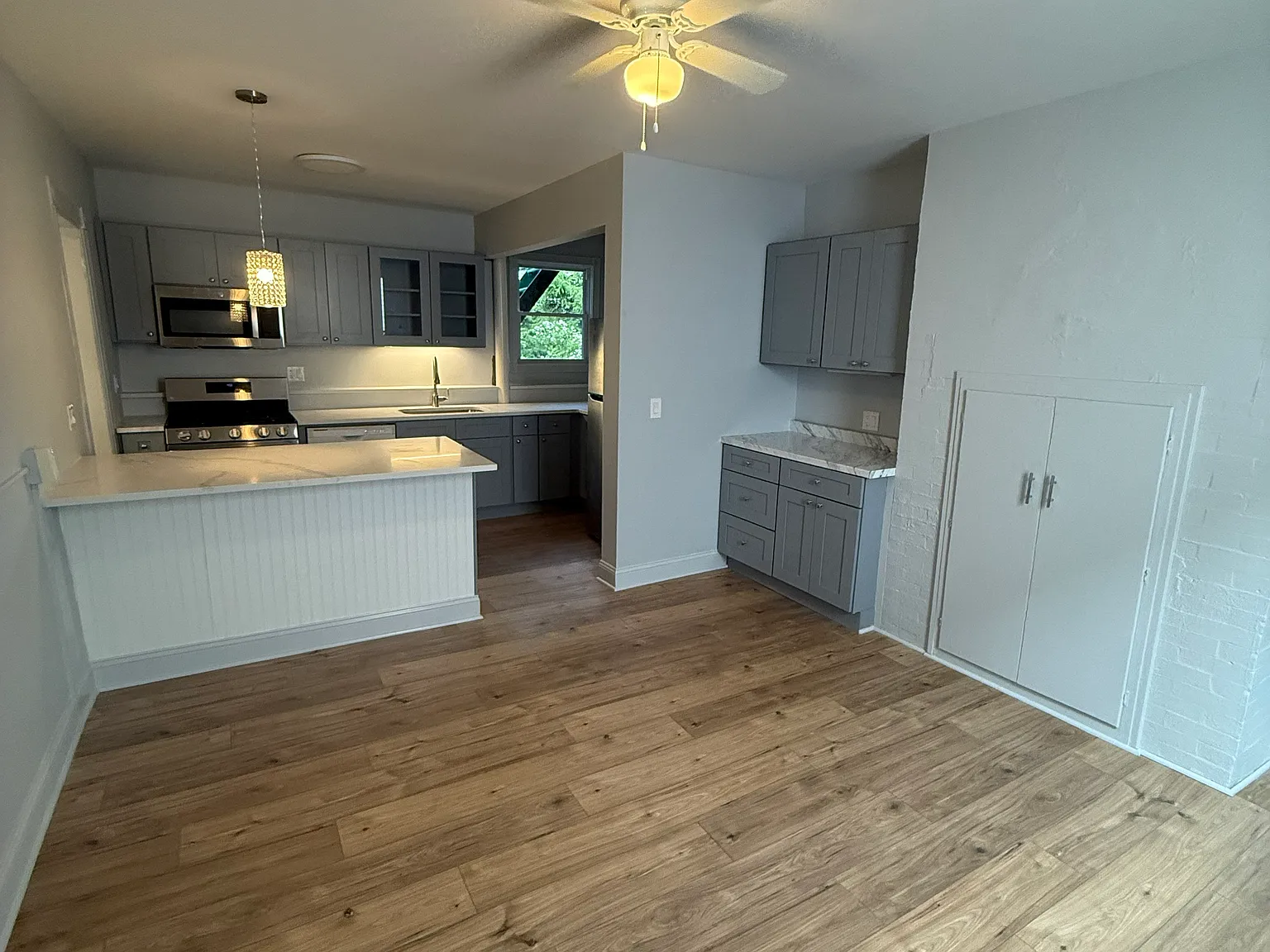 2 bed, 1.5 bath, $4,800 — Photo 3