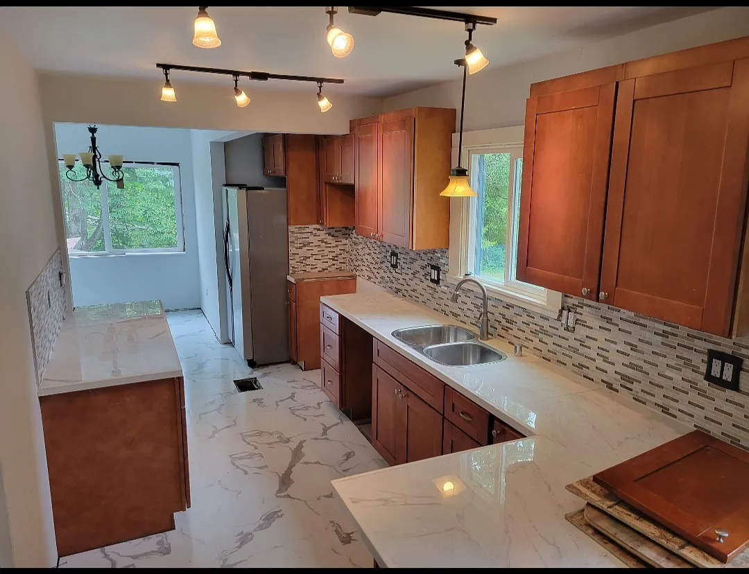 5 bed, 2500 sqft, $750 — Photo 2