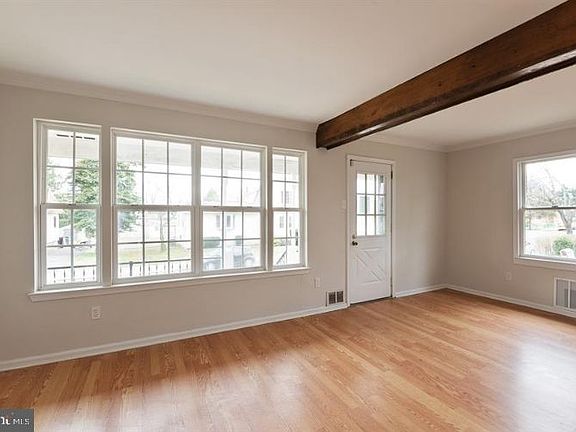 3rd image of 213 7th Ave