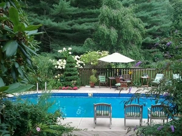 135 Wildwood Dr, Stratford, CT 06614