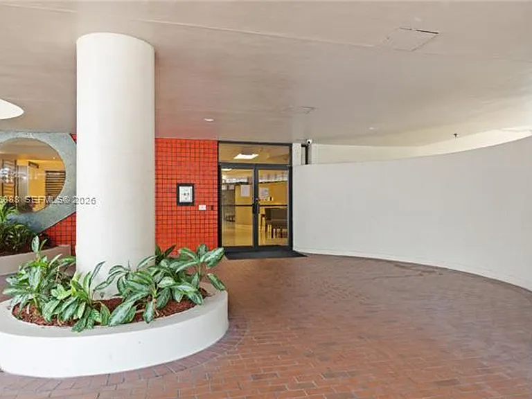1621 Collins Avenue Cu #908 — Photo 14