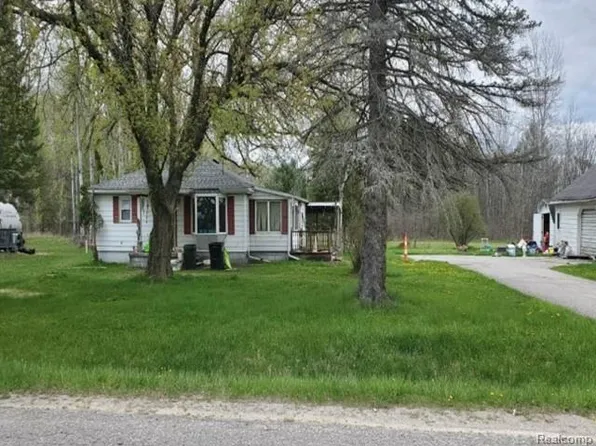 4056 Three Rivers Rd, Gladwin, MI 48624