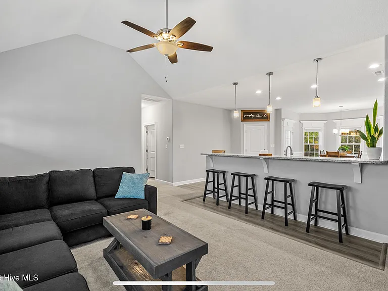 127 Wiley Dr — Photo 3