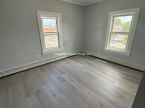 2nd image of 21 Weston St #21