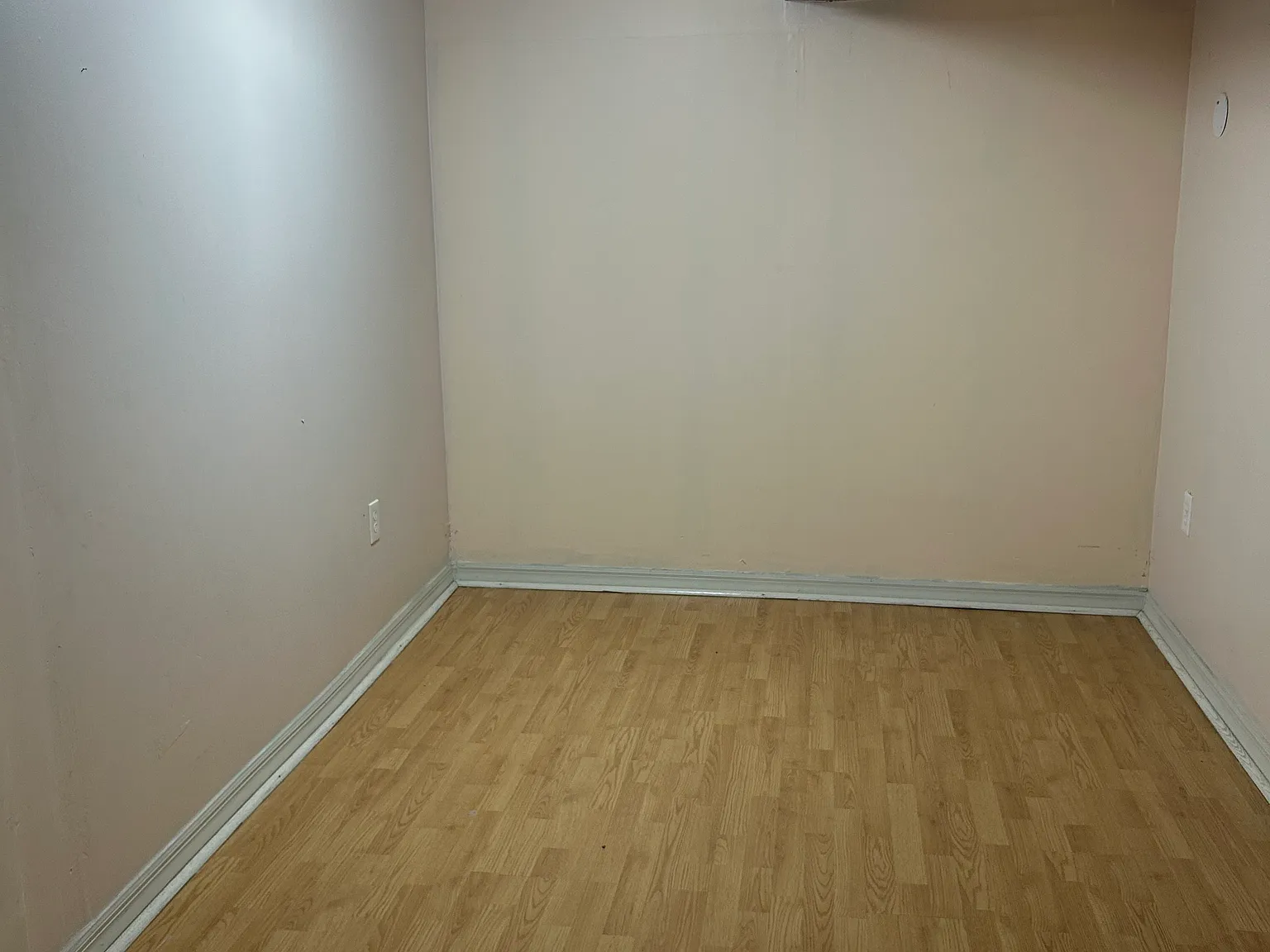 1 bed, 900 sqft, $1,200 — Photo 4