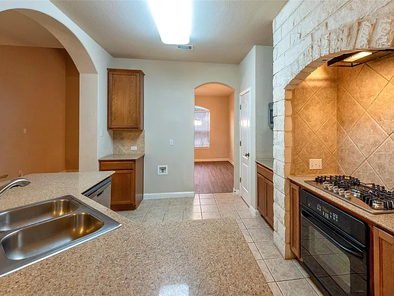 205 Arrowhead Trl — Photo 3
