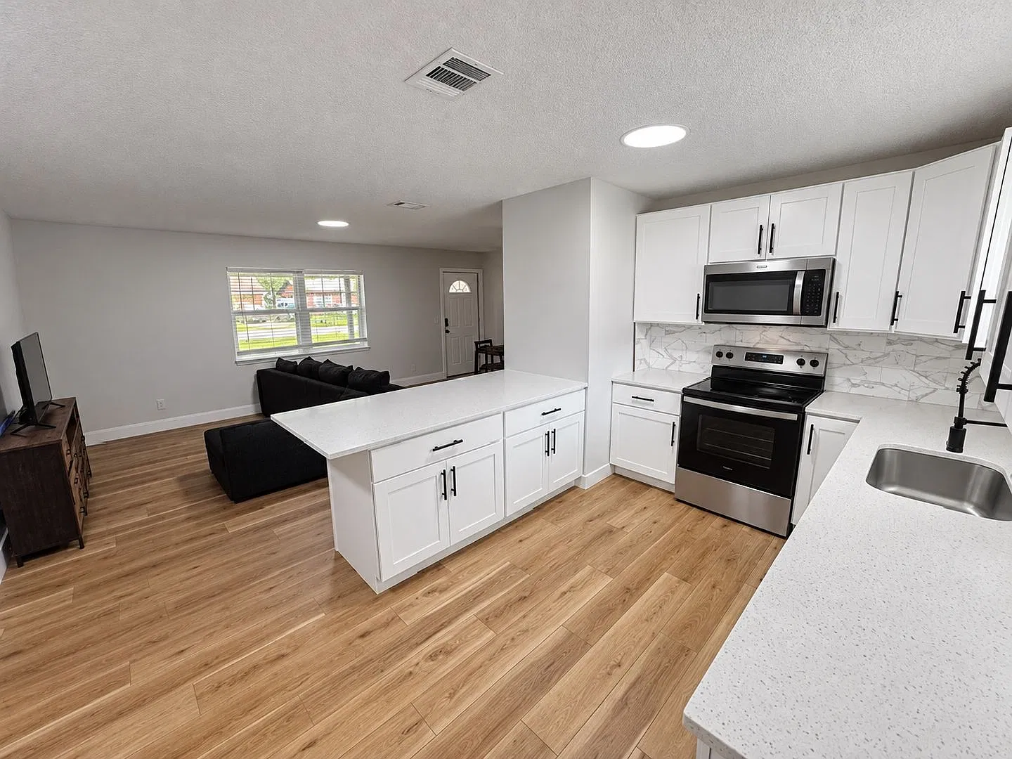 Beautifully Remodeled 4-Bedroom Home with a Huge Fenced Backyard! — Photo 3