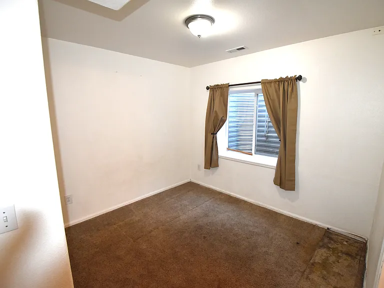 104 Vale St — Photo 36