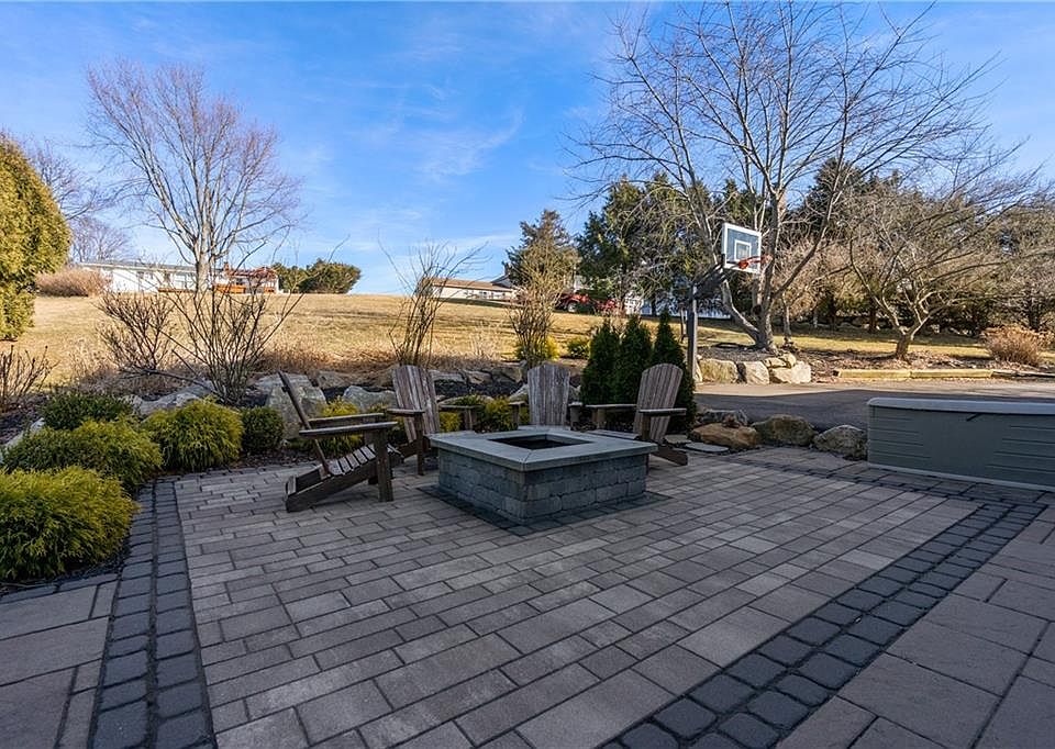 26 J H Dwyer Dr, Middletown, RI 02842 Zillow