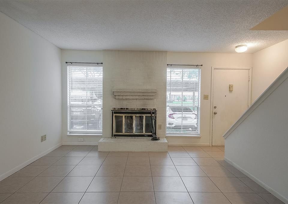 1st image of 3919 Fairmont Pkwy APT 110