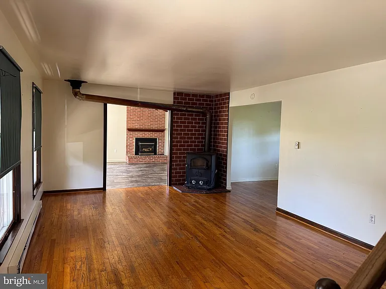 2395 Stumptown Rd — Photo 2
