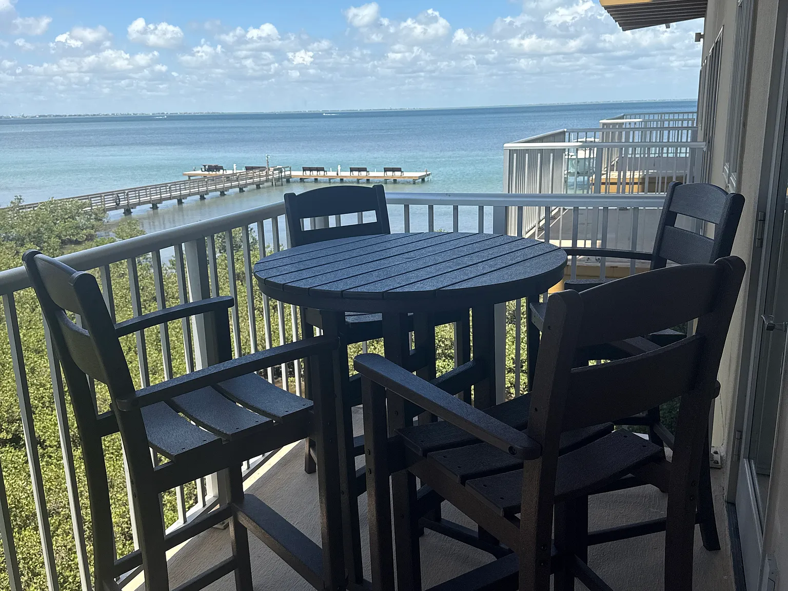 2 bed, 2.5 bath, 1800 sqft, $3,200 — Photo 2