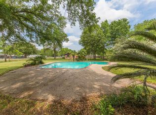 1000 N Jones St, Highlands, TX 77562