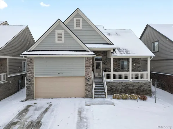 3926 Maple Ln, Auburn Hills, MI 48326