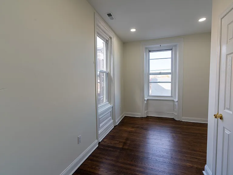 641 N 15th St #5 — Photo 7
