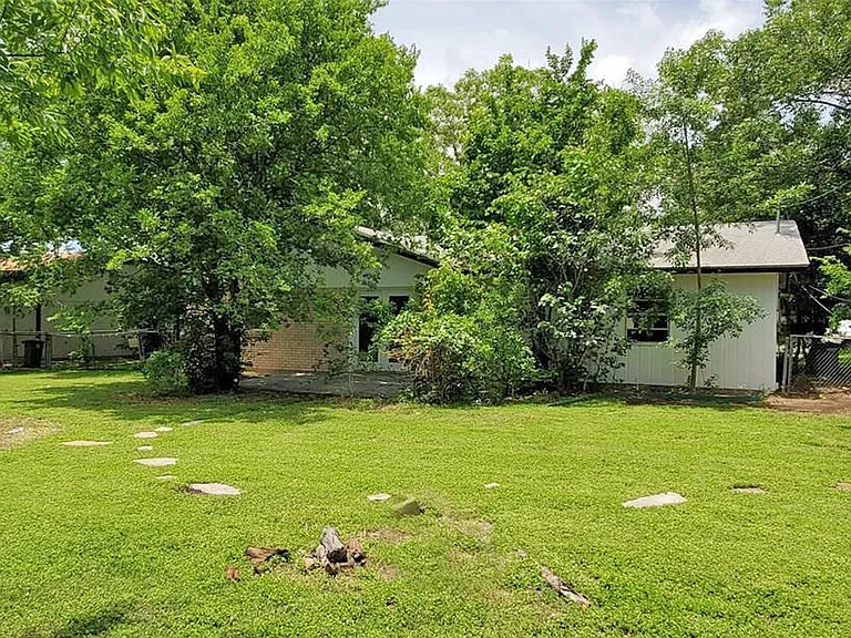 6805 Deborah Dr — Photo 13