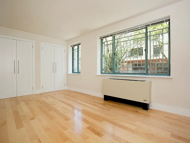 100 Jane St #2P — Photo 5