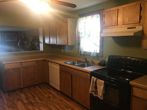4th image of 1019 N Broadway St