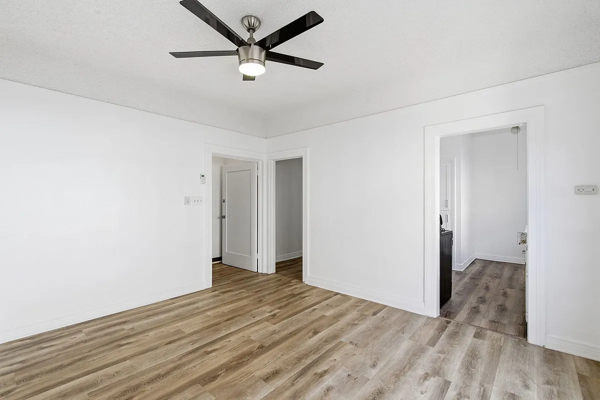 Building Photo - 707 W 48th Street