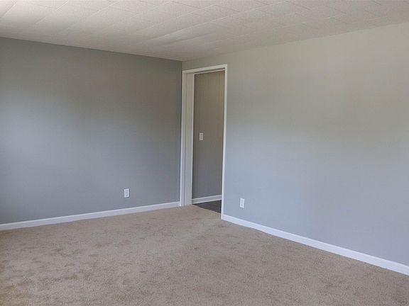 4th image of 250 Birchwood Ct