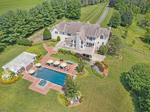 60 E Fox Chase Rd, Chester Twp., NJ 07930