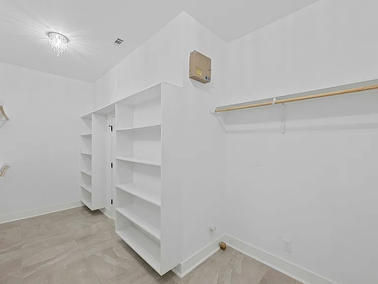 7905 Brightman Ln — Photo 28