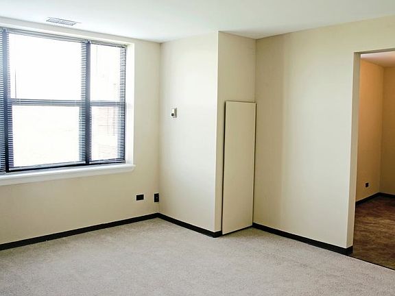 3rd image of 1300 E Hyde Park Blvd #3