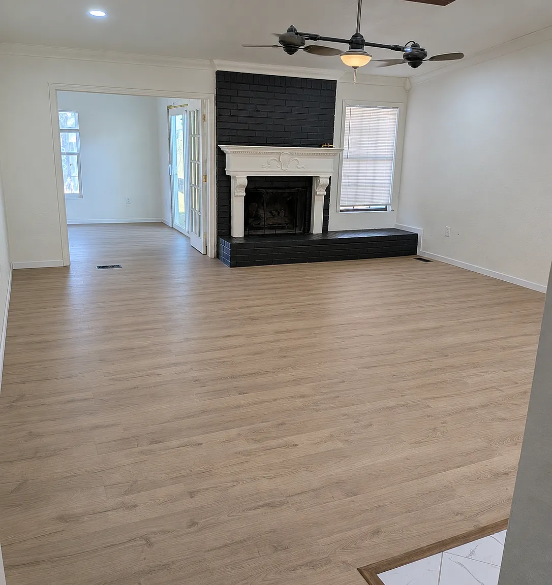 220 Oaktree Ln — Photo 2