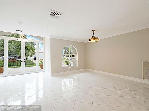 3rd image of 2411 NE 34th Ct