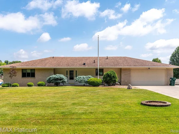 4103 Westhill Dr, Howell, MI 48843