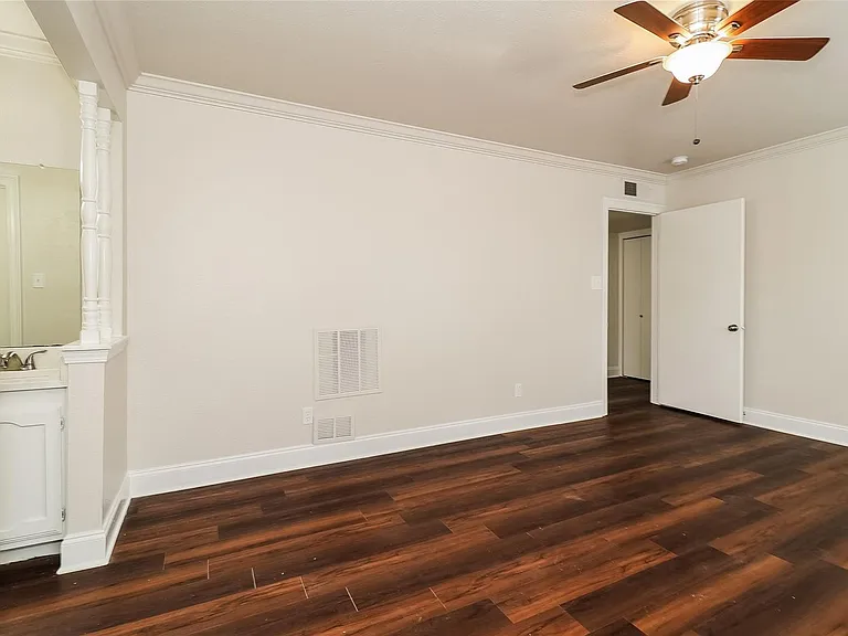 4204 Ireland Dr — Photo 10