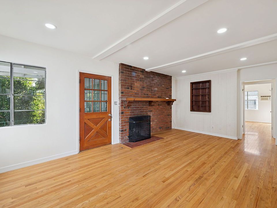 1st image of 11613 Moorpark St #5