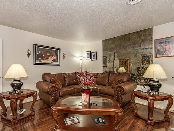 3rd image of 332 Green Leaf Dr