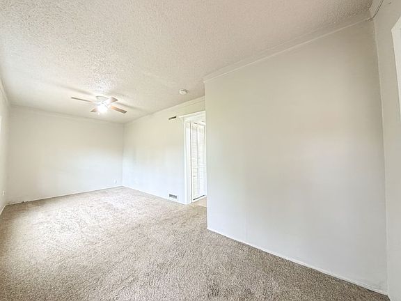 3rd image of 1808 Southlawn Dr
