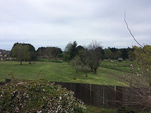 4th image of 1130 Vista Dr