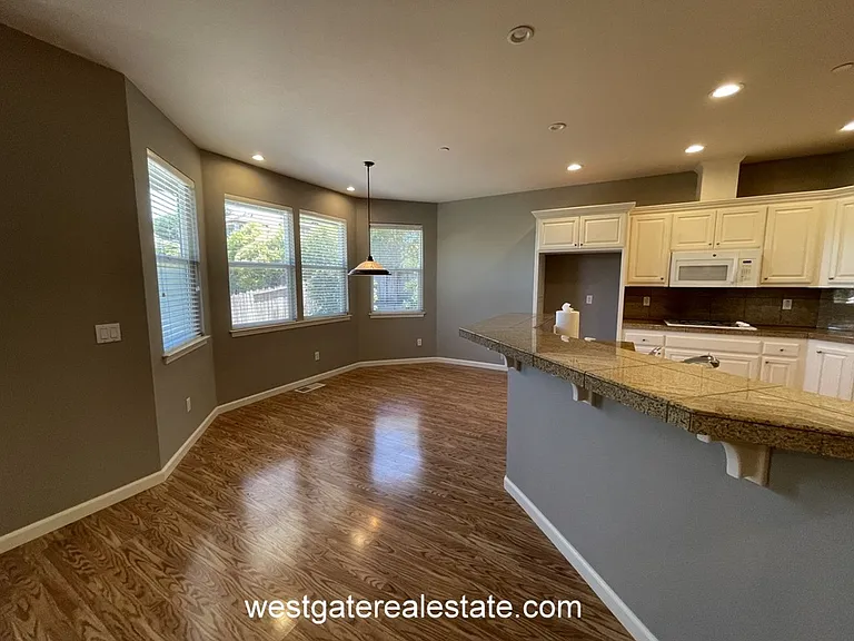 786 El Paseo Dr — Photo 18