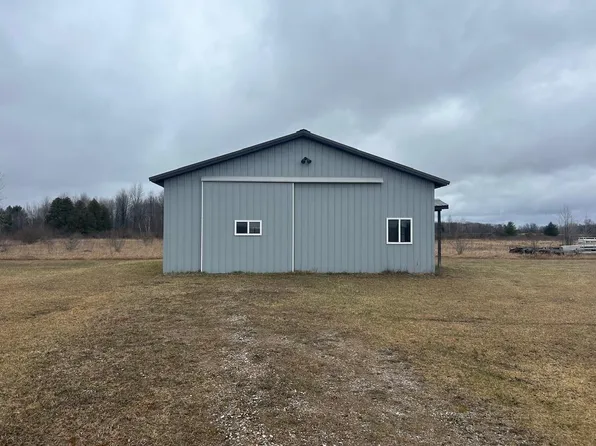 2440 N Three Rivers Rd, Gladwin, MI 48624