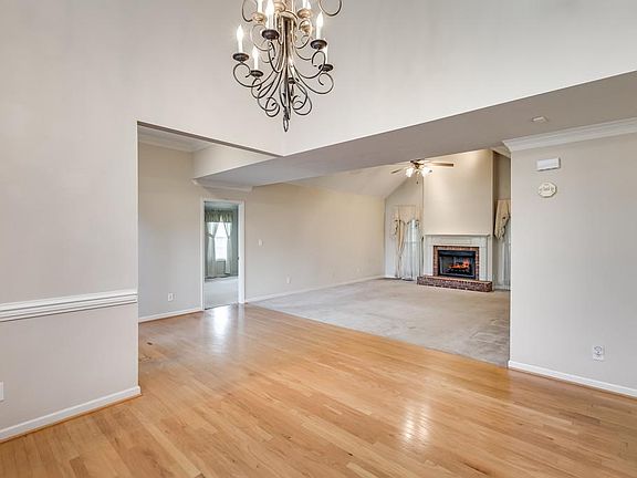 4th image of 2601 Steeplechase Ct
