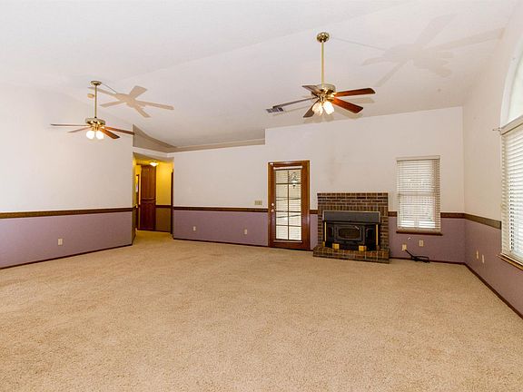 4th image of 297 Somerset Dr
