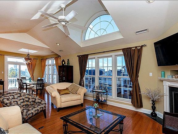 4th image of 3 E Atlantic Blvd #3