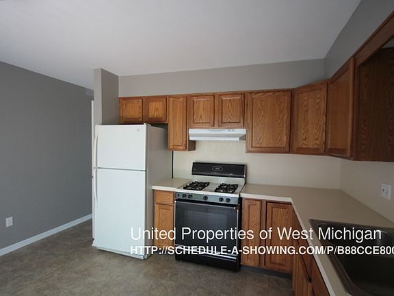5th image of 1265 Gentian Dr SE